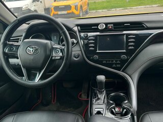 2019 Toyota Camry VIII (XV70), жёлтый, 1670000 рублей, вид 5