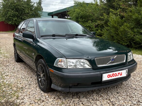 2000 Volvo V40 I Рестайлинг, зелёный, 350000 рублей