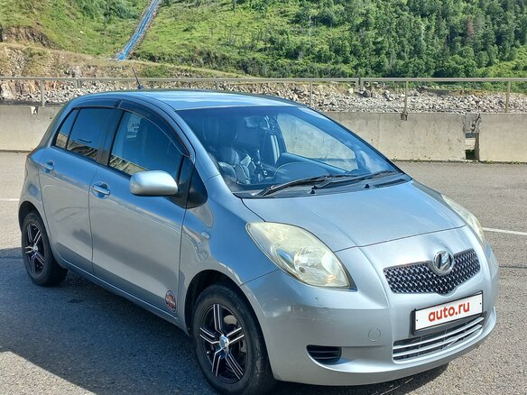 2007 Toyota Vitz II (XP90), серебристый, 500000 рублей - вид 2