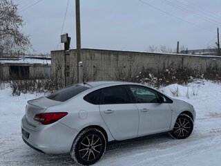 2013 Opel Astra J Рестайлинг, серебристый, 600000 рублей, вид 3