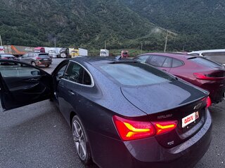 2020 Chevrolet Malibu IX Рестайлинг, серый, 2000000 рублей, вид 3