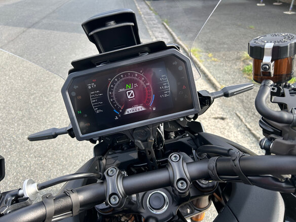 2025 Yamaha MT-09 Tracer (FJ-09), серый, 1550000 рублей - вид 9
