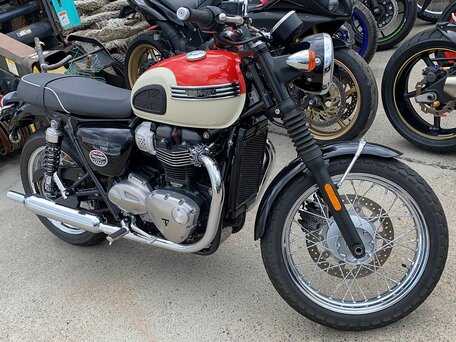 2020 Triumph Bonneville T100, красный, 950000 рублей, вид 1