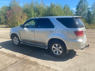 2007 Toyota Fortuner I, серебристый, 2000000 рублей, вид 3