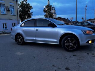 2013 Volkswagen Jetta VI, серебристый, 1090000 рублей, вид 4
