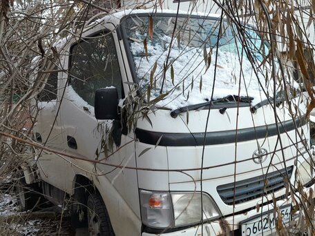 2001 Toyota Dyna, белый, 1900000 рублей, вид 3
