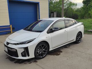 2019 Toyota Prius PHV ZVW52 IV (XW50), белый, 2000000 рублей, вид 3