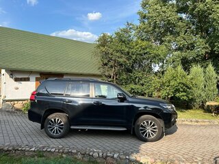 2020 Toyota Land Cruiser Prado 150 Series Рестайлинг 3, чёрный, 5943336 рублей, вид 3