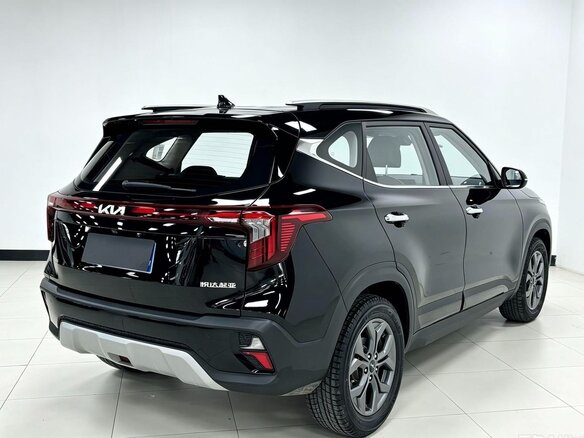 2023 Kia Seltos I Рестайлинг, чёрный, 1895000 рублей - вид 6