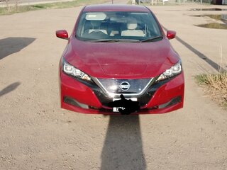 2018 Nissan Leaf II (ZE1), красный, 1550000 рублей, вид 1