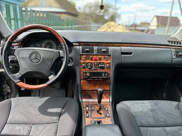 1999 Mercedes-Benz E-Класс 200 II (W210, S210), чёрный, 470000 рублей - вид 10
