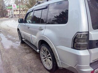 2015 Mitsubishi Pajero IV Рестайлинг 2, серебристый, 3480000 рублей, вид 2