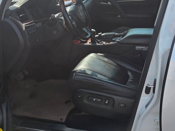 2017 Lexus LX 570 III Рестайлинг 2, белый, 7900000 рублей - вид 14