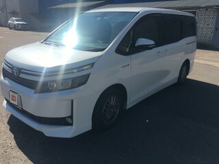 2017 Toyota Voxy III (R80), белый, 1999999 рублей, вид 1