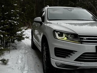 2016 Volkswagen Touareg II Рестайлинг, белый, 3499990 рублей, вид 4