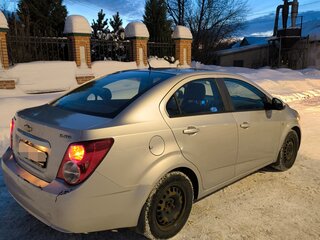 2013 Chevrolet Aveo II, серебристый, 660000 рублей, вид 4