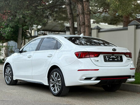 2021 Kia K3 II (China Market), белый, 1800000 рублей, вид 3