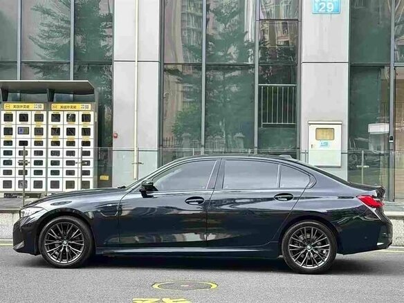 2023 BMW 3 серии Long 320Li VII (G2x) Рестайлинг, чёрный, 3280000 рублей - вид 4