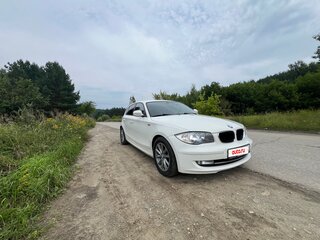 2010 BMW 1 серии 118i I (E81/E82/E87/E88) Рестайлинг, белый, 750000 рублей, вид 4
