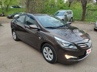 2015 Hyundai Solaris I Рестайлинг, коричневый, 920000 рублей, вид 4