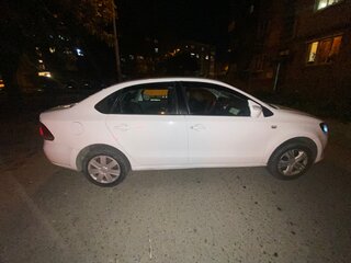 2013 Volkswagen Polo V, жёлтый, 490000 рублей, вид 4