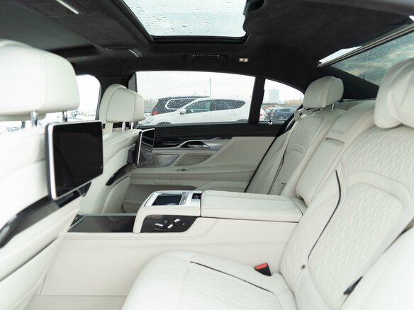 2019 BMW 7 серии M760Li xDrive VI (G11/G12) Рестайлинг, серебристый - вид 12