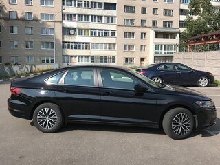 2021 Volkswagen Jetta VII, чёрный, 1300000 рублей, вид 3