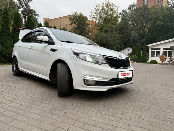 2015 Kia Rio III Рестайлинг, белый, 980000 рублей - вид 5