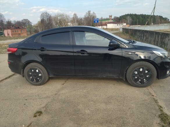 2015 Kia Rio 6-speed III, чёрный, 890000 рублей - вид 2
