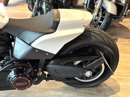 2019 Harley-Davidson FXDR 114, белый, 2099000 рублей, вид 5