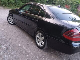 2004 Mercedes-Benz E-Класс 200 III (W211, S211), чёрный, 660000 рублей, вид 3