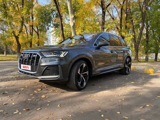 2021 Audi Q7 45 TDI II (4M) Рестайлинг, серый, 8200000 рублей, вид 5
