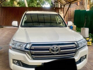 2018 Toyota Land Cruiser 200 Series Рестайлинг 2, белый, 8500000 рублей, вид 2