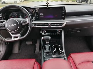 2023 Kia K5 III, чёрный, 2950000 рублей, вид 4
