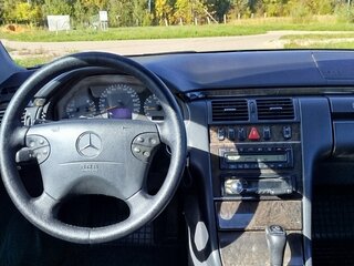 1999 Mercedes-Benz E-Класс 240 II (W210, S210) Рестайлинг, чёрный, 899000 рублей, вид 4