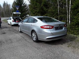 2015 Ford Fusion (North America) II, серебристый, 1200000 рублей, вид 5