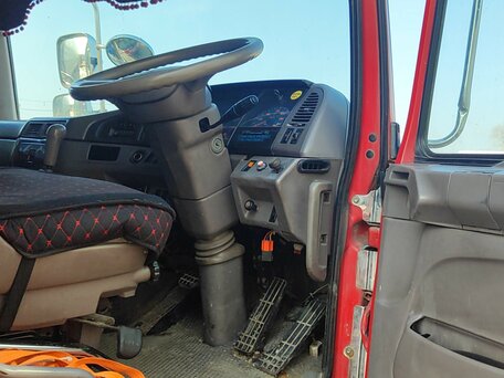 1992 Hino Profia, красный, 1780000 рублей, вид 2