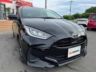 2021 Toyota Yaris IV, чёрный, 1120000 рублей, вид 2