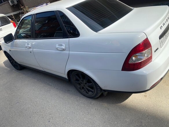 2013 Lada (ВАЗ) Priora I Рестайлинг, белый, 490000 рублей - вид 3
