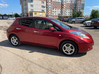 2014 Nissan Leaf (EM57) I (ZE0/AZE0), пурпурный, 950000 рублей, вид 2