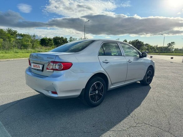 2012 Toyota Corolla X (E140, E150) Рестайлинг, серебристый, 1050000 рублей - вид 3