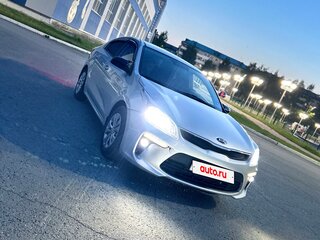 2020 Kia Rio IV, серый, 980000 рублей, вид 3