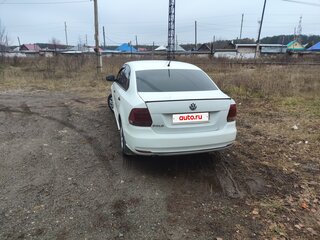 2015 Volkswagen Polo V Рестайлинг, белый, 400000 рублей, вид 3