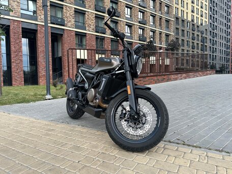 2020 Husqvarna Svartpilen 701, чёрный, 990000 рублей, вид 1