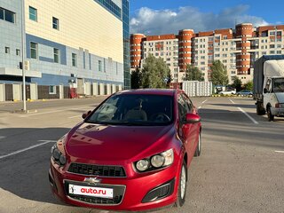 2013 Chevrolet Aveo II, красный, 650000 рублей, вид 3