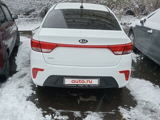 2017 Kia Rio IV, белый, 1450000 рублей, вид 4