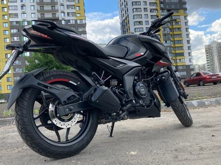 2023 Bajaj Pulsar N250, чёрный, 300000 рублей, вид 4