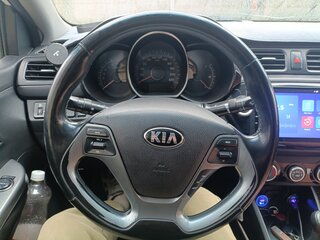2017 Kia Rio III Рестайлинг, белый, 620000 рублей, вид 5