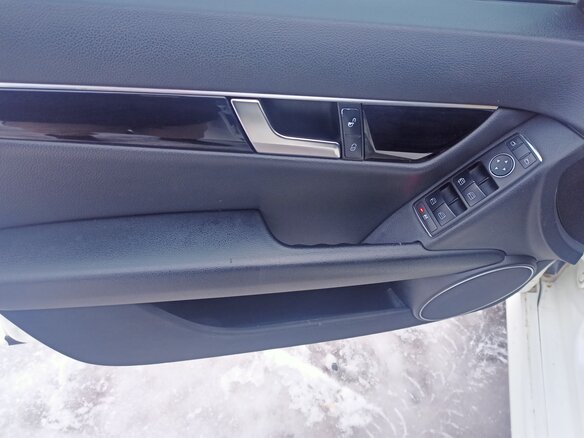 2011 Mercedes-Benz C-Класс 180 BlueEFFICIENCY III (W204) Рестайлинг, белый - вид 9