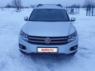 2015 Volkswagen Tiguan I Рестайлинг, серебристый, 1530000 рублей, вид 2